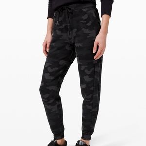 Lululemon Women's Scuba Jogger - Size 6